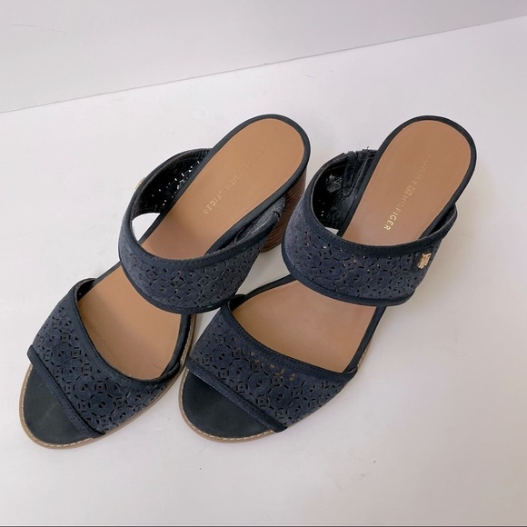 Tommy Hilfiger Women’s Blue Laser Cut Stacked Block Heeled Sandals 
Size 8.5 - Picture 6 of 12